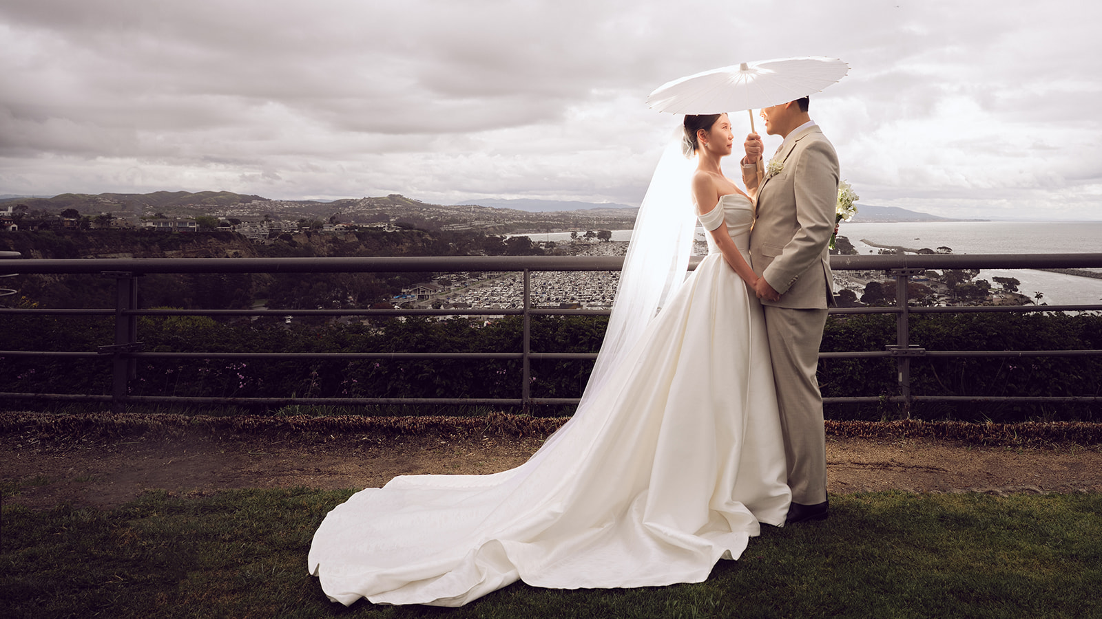 a rainy day wedding at Chart House, Dana Point