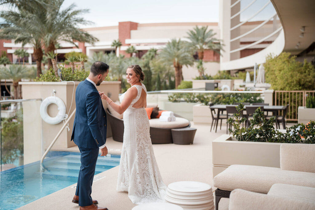 Wedding Timeline Without a Planner: Red Rock Resort Las Vegas First Look